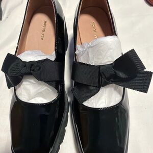 Black Women's Glossy Bow Loafers